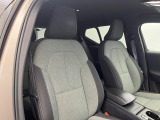 VOLVOのシートは人間工学に基づいた設計となっており長時間の運転でも疲れにくいと定評があります。