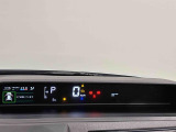 TFTカラ-マルチインフォメ-ションディスプレイ4.2インチの液晶画面に、安全・安心のコンテンツやオ-トエアコンのステ-タスなど、さまざまな運転情報を表示し見やすさにこだわったメ-タ-です♪