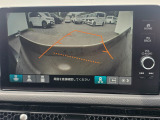 駐車時の安全確認をサポートするバックカメラも使用できます。