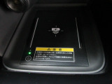 置くだけでワイヤレス充電可能です。