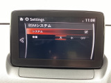 ブラインド・スポット・モニタリング (BSM) は、自車の後方から接近する車両の存在を知らせることにより、車線変更時の後方確認を支援するシステムです。