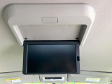 【フリップダウンモニター】大画面モニターで後席でもエンタメをお楽しみいただけます。小さなお子様にも大人気の装備です♪
