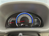 スポーティなデザインで視認性の良いメーターです(^^) 低走行車でイチオシのお車です(^^)