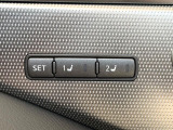 【メモリー機能付きパワーシート】ドライバーごとに設定したシート位置を記憶して、ボタン一つで切り替えできる便利な機能!運転する方が複数名いらっしゃるご家庭におすすめです♪