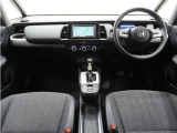 ◆視界広々で非常に運転しやすくロングドライブでも疲れを感じさせないすっきりとまとまったインパネ周りです。