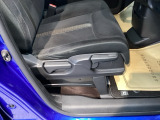 【シートレバー】ただ座るだけじゃない、運転のしやすさを決める大事なスイッチ。視界を広げたり、腰への負担を減らしたり。体型に合わせてジャストフィットさせるこの瞬間、さあ走るぞって気合が入ります。