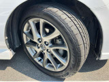 17インチの純正アルミホイールを履いています。205/50R17サイズのタイヤです。