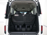 タテにもヨコにもワイドなテールゲート開口部と、低い開口部地上高により、重い荷物も簡単に積み込むことができます。広いラゲッジスペースで、普段使いから旅行まで、ざまざまなシーンで大活躍です。