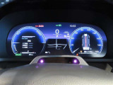 とっても見やすいメーターです。夜間時はラグジュアリーな気分にさせてくれる照明が魅力ですので、夜のドライブも楽しみになりますよ♪