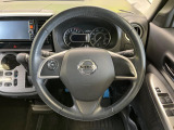インテリアに合わせたデザインのステアリングは、運転される方のことも考え、運転しやすい形状、大きさです。是非一度、実際に触ってお確かめください。