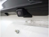 バックカメラが付いているので後方確認が非常にしやすいです。今や運転初心者も熟練者も必須装備!ついていて損はないですね♪