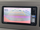 後方モニター表示でバック時の障害物もしっかり見えます!