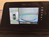 車を上から見たような視点のパノラミックビューモニター。後方の死角だけでなく左右や前方の障害物の発見もしやすくなります!