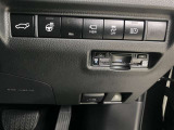ETC2.0ユニットが搭載。従来のETCに加えて渋滞回避支援や安全運転支援などの情報サービスも提供。より安全で快適な道路利用をサポート。ステアリングヒ-タ-付き車両です。
