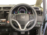 ステアリングスイッチでオーディオ各種操作が可能で、運転に集中できます。安心・安全・快適なドライブをお楽しみいただけます。