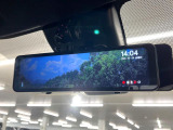 【デジタルインナーミラー】後席の大きな荷物や同乗者で後方が確認しづらい時でも安心!カメラが撮影した車両後方の映像をルームミラー内に表示。クリアな視界で状況の確認が可能です!
