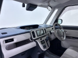 ダイハツのお店では、ダイハツ車を知り尽くしたプロフェッショナルが、専用の診断機器を使って各システムを点検しております。