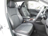 【内装】RAV4の車内です♪もちろん、フロアマットもついてますよ〜!