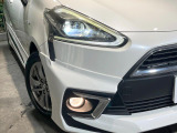 【LEDヘッドライト】悪天候や夜間走行時も良好な視界を確保し安心して運転できる高輝度LEDヘッドライトを装備!点灯速度が早く、消費電力も抑えられています。
