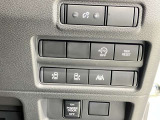 運転席から両側電動スライドドアの開閉ができます