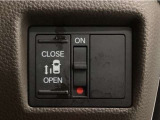 【片側パワースライドドア】片側がパワースライドドアになっており、運転席のスイッチやスマートキーでも開閉が可能です!開口部も広いので乗り降りも楽々♪