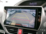 バックカメラの画像です。ガイドラインがスムースな車庫入れをサポートいたします!車庫入れの安心感がアップしますね☆