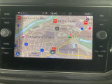 タッチスクリーンを採用。従来のナビゲーションシステムの域を超える、車両を総合的に管理するインフォテイメントシステムです。