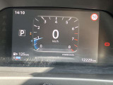 視認性の良いシンプルなメーターです。運転しやすく、取り回しの良いコンパクトカーはいかがですか?