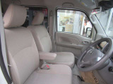 乗り降りしやすい運転席&フロアマット付き♪◎掲載後すぐに販売が決まってしまう場合もございますのでご来店前にお電話でご予約を頂ければ幸いです。