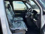 すわり心地の良い運転席・助手席です。長時間のドライブの疲れ軽減に貢献します。どうぞ快適なドライブを♪