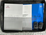 スマートキーは鍵をバッグに入れたままでもドアロックの開閉やエンジンのON・OFFができます。夜間や雨の日も鍵を探さなくて良いので便利です。