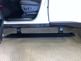 電動パワーサイドステップ付き車で乗り降りが楽にできます。AUTOかオフか選べます。