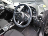 運転席のドアを開け、乗り込む際のイメージです。