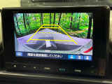 【バックカメラ】駐車時に後方がリアルタイム映像で確認できます。大型商業施設や立体駐車場での駐車時や、夜間のバック時に大活躍!運転スキルに関わらず、今や必須となった装備のひとつです!