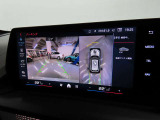 リアビューカメラ。ガイドラインとパークディスタンスコントロールで安全に車庫入れ可能。