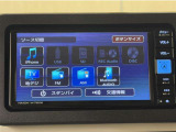 Bluetooth対応、CD/DVD再生機能付き。お好きな音楽を聴きながらのドライブは楽しいですよね〜♪