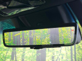 【デジタルインナーミラー】後席の大きな荷物や同乗者で後方が確認しづらい時でも安心!カメラが撮影した車両後方の映像をルームミラー内に表示。クリアな視界で状況の確認が可能です!