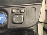 狭い駐車場で便利な電動格納ドアミラーが付いています。