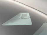【ホンダセンシング】走行中に前方の車両等を認識し、衝突しそうな時は警報とブレーキで衝突回避と被害軽減をアシスト。より安全にドライブをお楽しみいただけます。