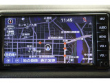 純正7インチSDナビ。AM/FMラジオ・Bluetooth・AUXに対応しています。車とスマホをペアリングしておけばハンズフリー電話はもちろん、スマホ内の音楽を車のスピーカーで流すこともできますよ。