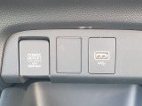 電源ソケットとUSB