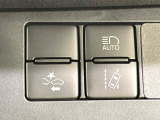 【プリクラッシュセーフティ】前方の車両等を検知し、衝突しそうな時は警報で注意を促し、ブレーキを踏む力をサポート。ブレーキを踏めなかった場合は衝突被害軽減ブレーキが作動、衝突回避をサポートします。