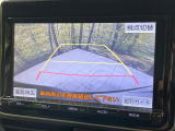 【バックカメラ】駐車時に後方がリアルタイム映像で確認できます。大型商業施設や立体駐車場での駐車時や、夜間のバック時に大活躍!運転スキルに関わらず、今や必須となった装備のひとつです!