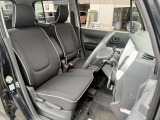 運転席シート廻りは使用感も少なく、良好な状態となっています。前オーナー様が丁寧に使っていたことがよくわかりますね。