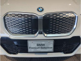 【キドニーグリル】BMWは約90年もの間、ほぼ全ての車両にひと目でBMWだと分かるこの特徴的なフロントグリルが備えられ、デザイン・アイコンとして親しまれてきました。