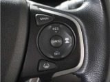 ◆アダプティブクルーズコントロール◆予め設定した車速内でクルマが自動的に加減速。前走車との適切な車間距離を維持しながら追従走行します。【LKAS】車線維持支援システムでステアリング操作を支援。
