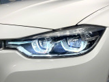 ●LEDヘッドライト:夜間走行時も良好な視界を確保し安心して運転できる高輝度LEDヘッドライトを装備!点灯速度が早く、消費電力も抑えられています。
