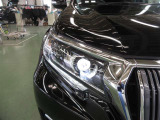 高輝度で点灯速度の速いLEDヘッドランプ& LEDクリアランスランプ(デイライト機能付)&LEDフォグランプがついています。