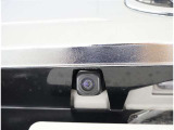 バックカメラが付いているので後方確認が非常にしやすいです。今や運転初心者も熟練者も必須装備!ついていて損はないですね♪