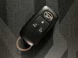 電子カードキーを携帯していれば、ドアハンドルやバックドアのリクエストスイッチを押すだけでドアの施錠・解錠が出来ます♪もちろん 遠隔操作も可能です!盗難防止のイモビライザー機能装備ですよ ☆